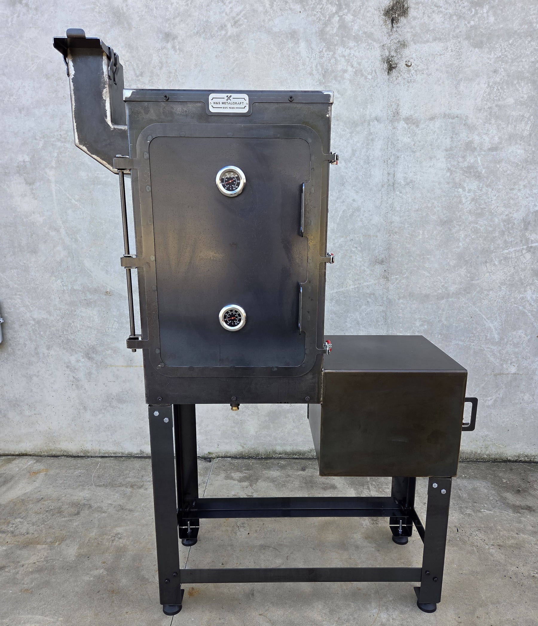 The Smokey Stack - Traditional Vertical Smoker