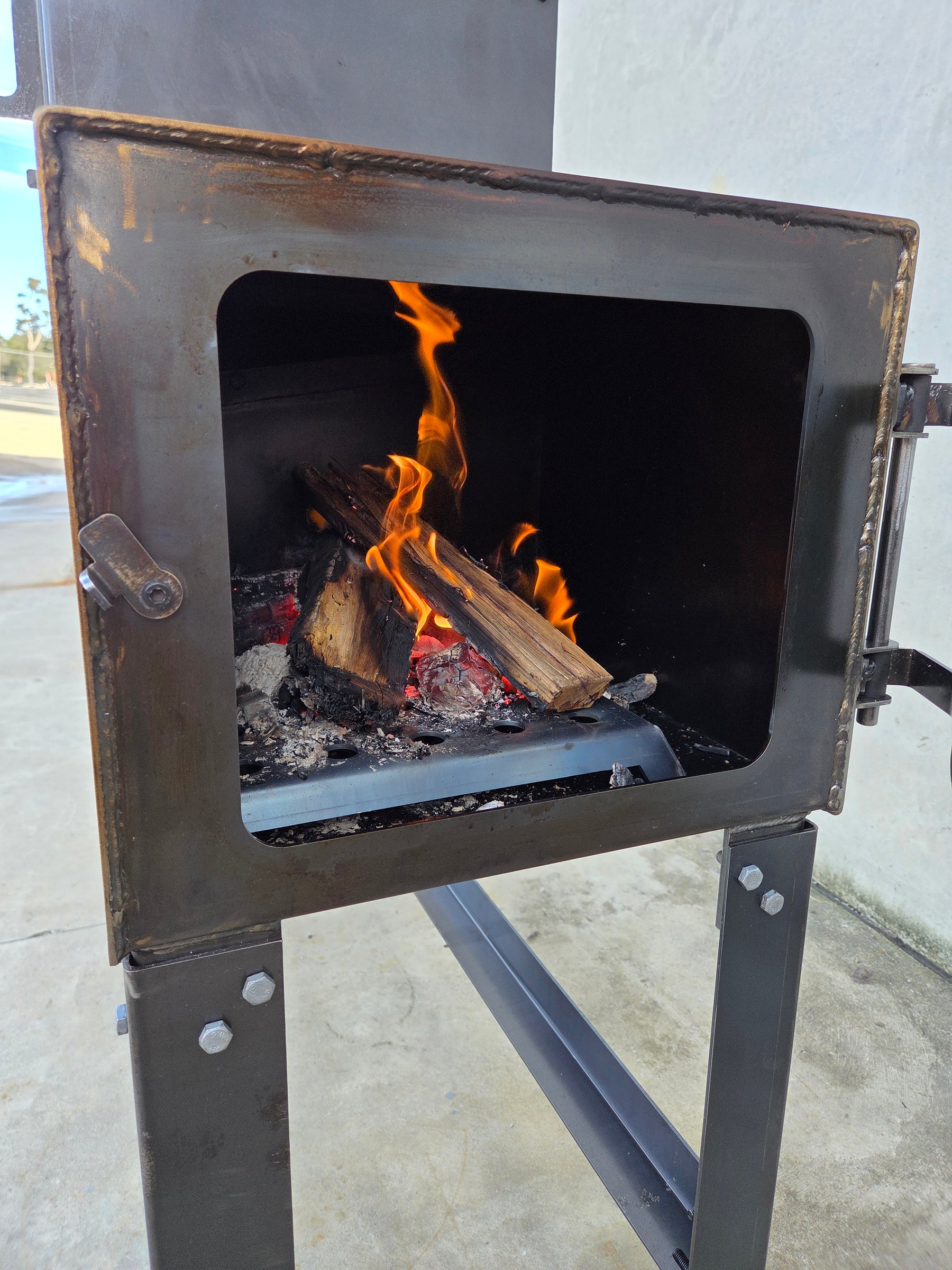 The Smokey Stack - Traditional Vertical Smoker