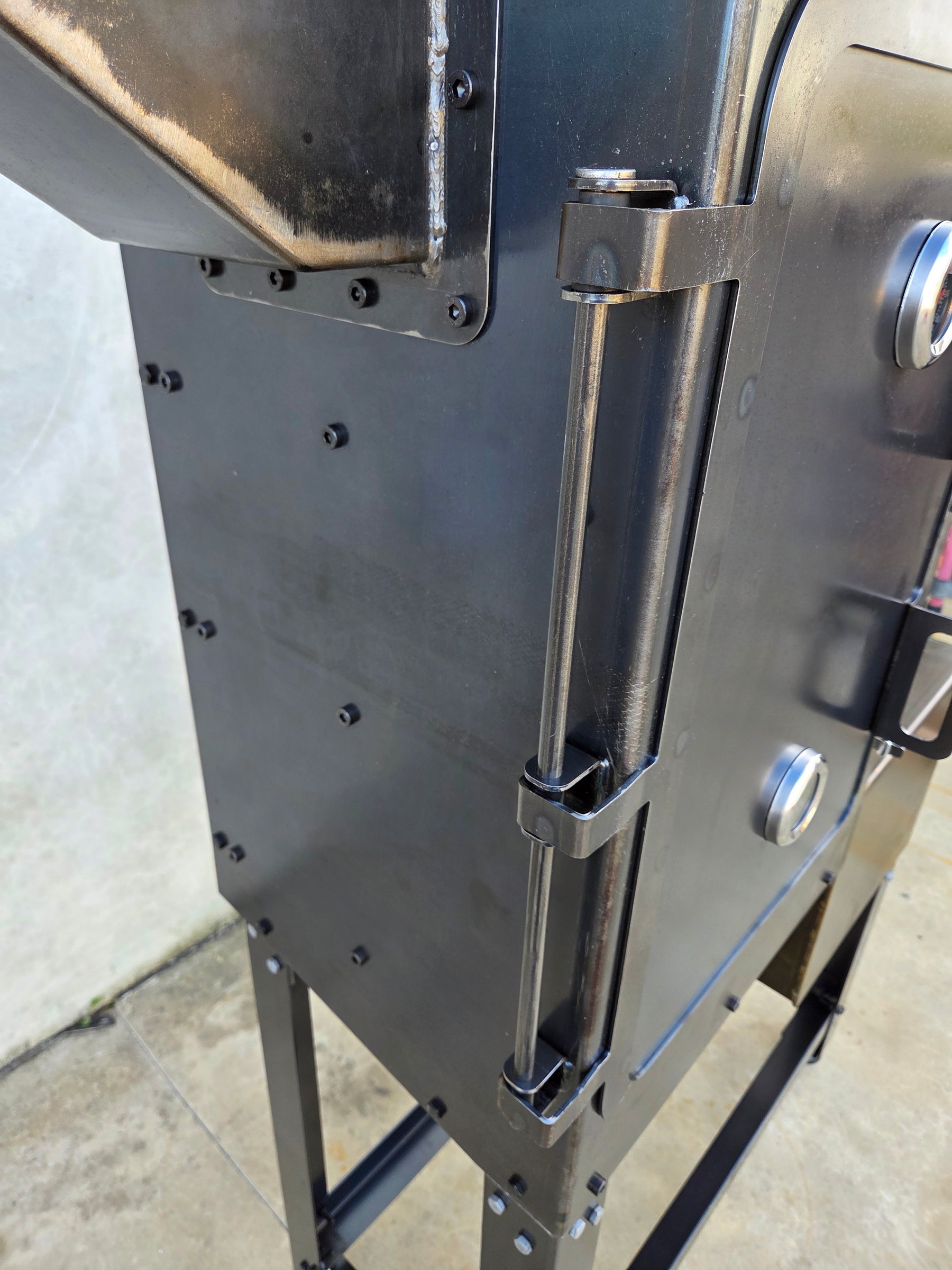 The Smokey Stack - Traditional Vertical Smoker