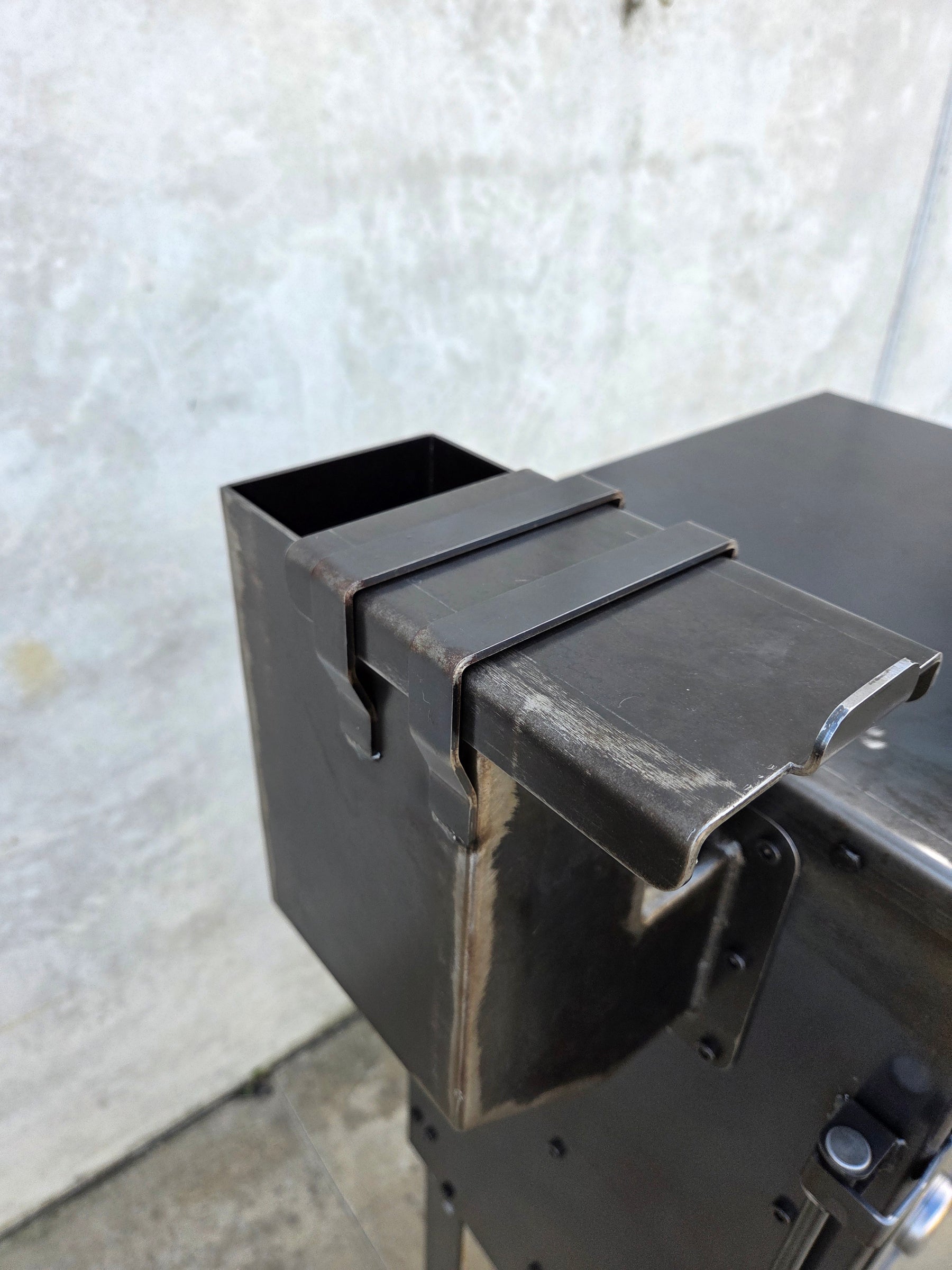 The Smokey Stack - Traditional Vertical Smoker