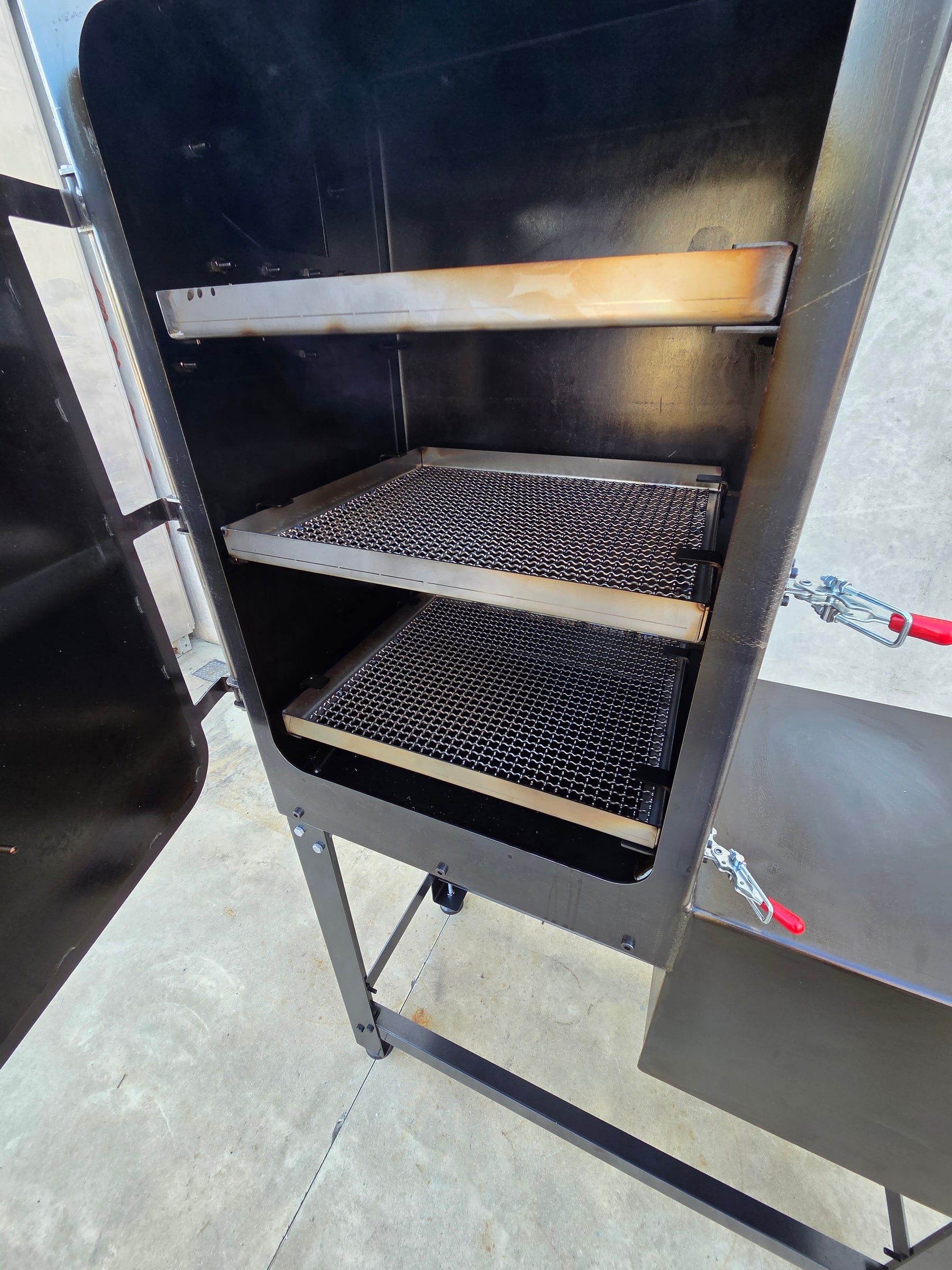 The Smokey Stack - Traditional Vertical Smoker