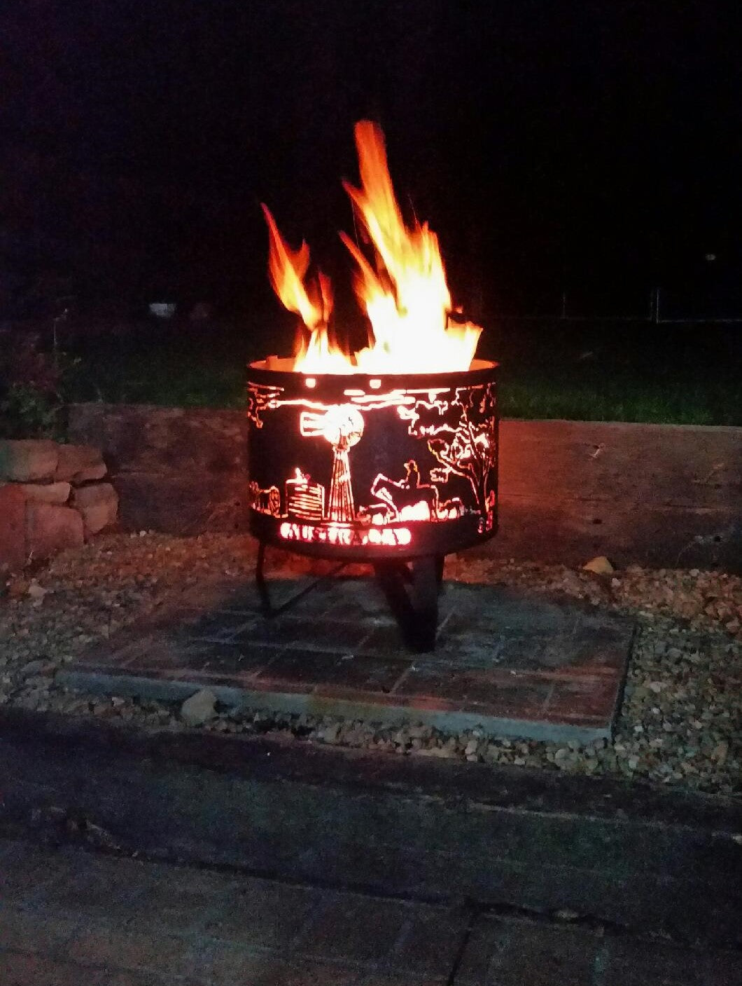 60 cm D x 65 cm H Australiana Fire Pit Metal IN